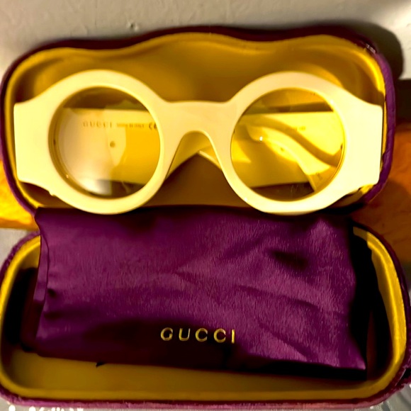 Gucci model GG0990S001 sunglasses frame white. Lens color yellow - Picture 3 of 4